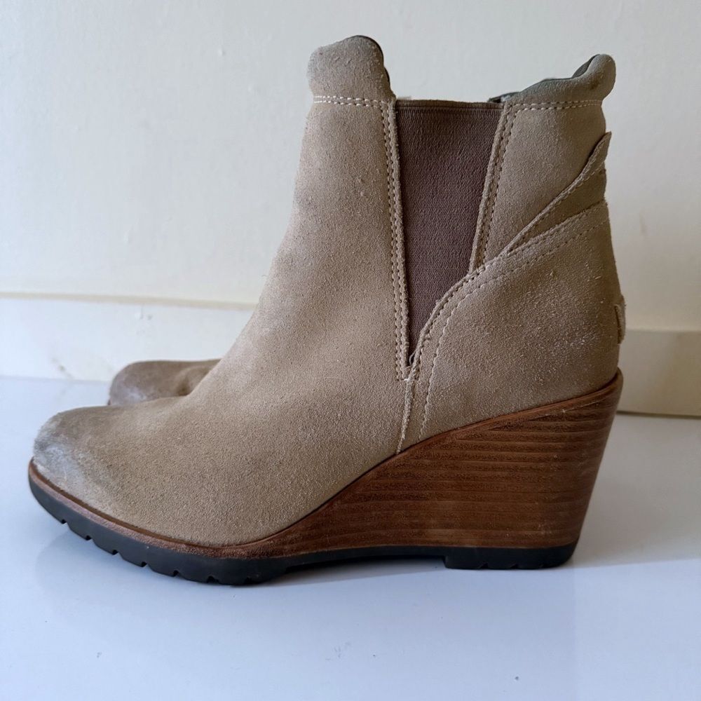 Sorel After Hours Chelsea Wedge Ankle Boots Tan Beige Suede Sz 7